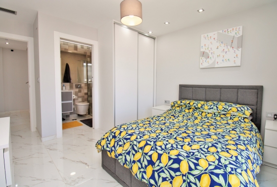 Resale - Villa - Villamartin