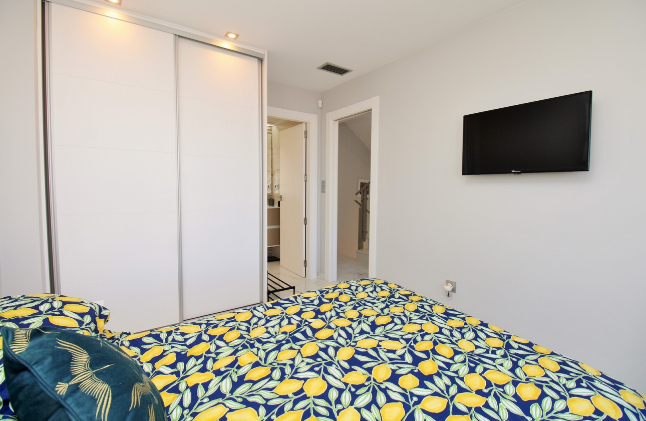 Resale - Villa - Villamartin
