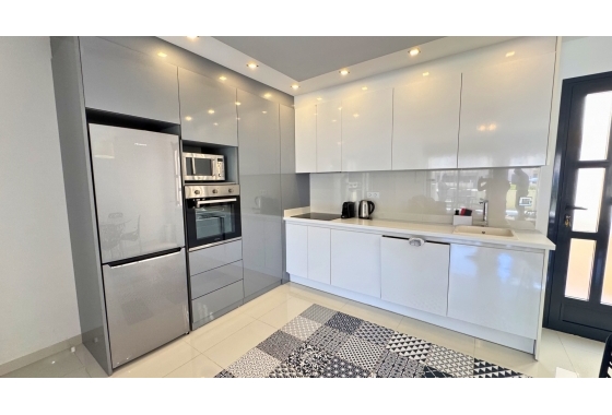 Resale - Apartment / flat - Pilar de la Horadada - Torre de la Horadada