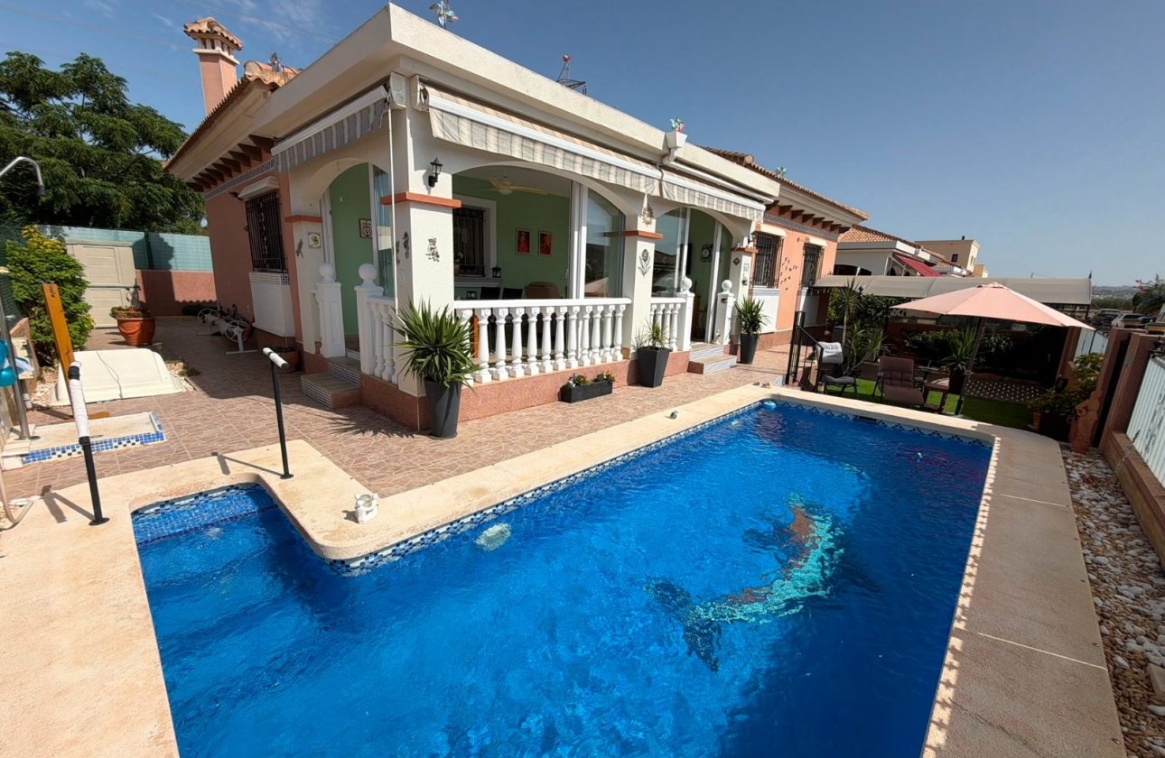 Resale - Villa - Los Montesinos - La Herrada