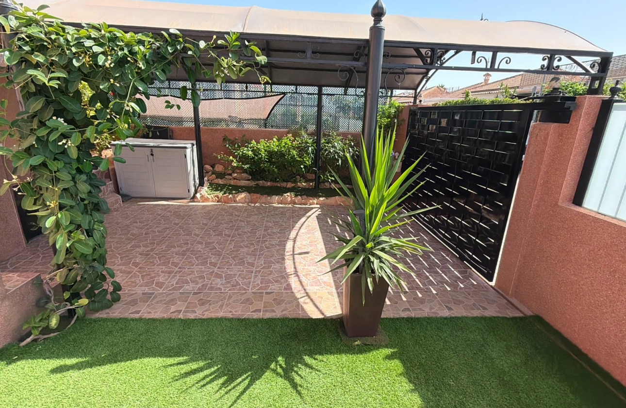 Resale - Villa - Los Montesinos - La Herrada