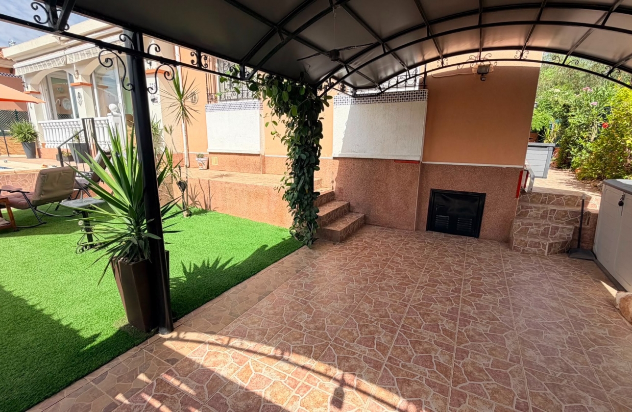 Resale - Villa - Los Montesinos - La Herrada