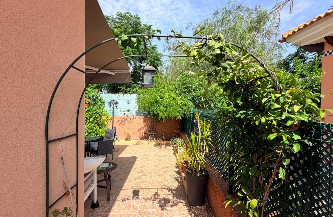 Resale - Villa - Los Montesinos - La Herrada