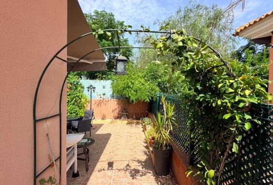 Resale - Villa - Los Montesinos - La Herrada
