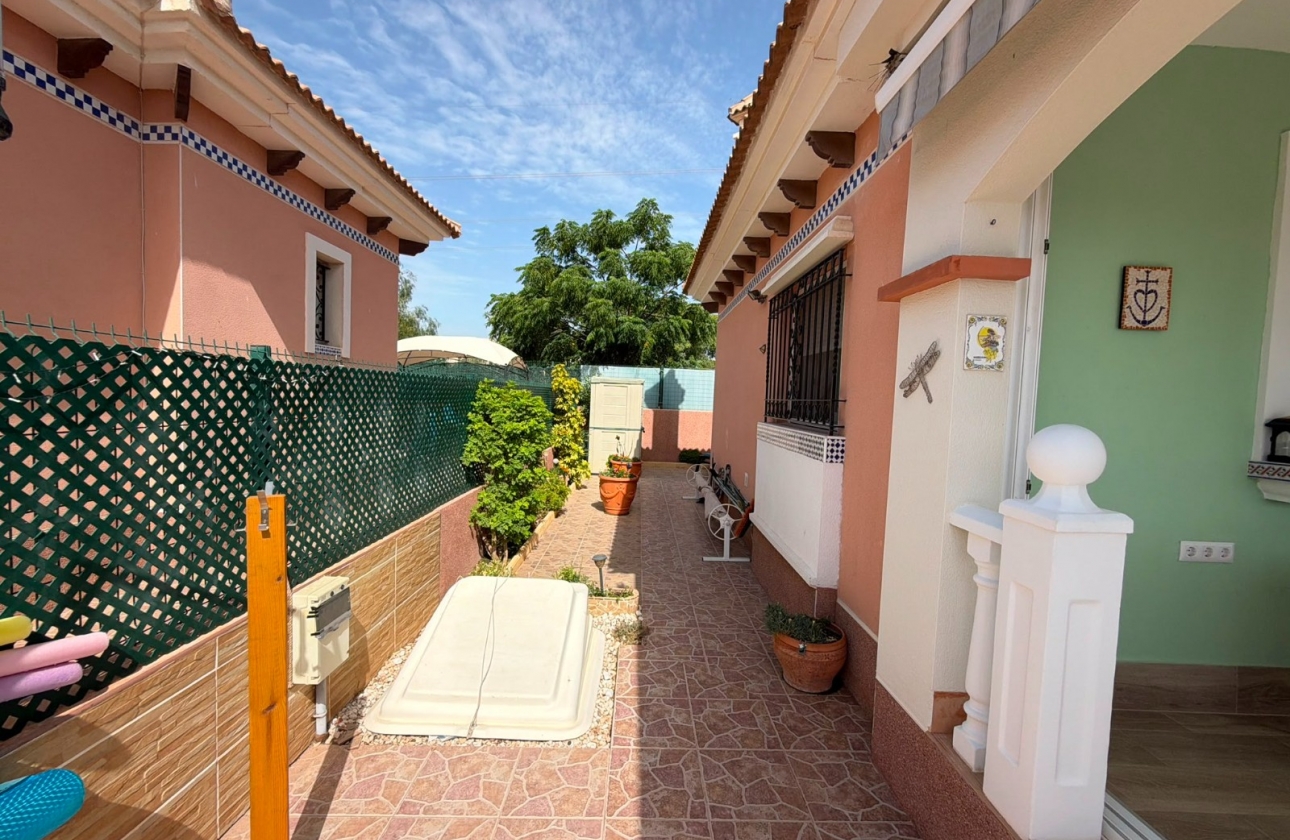 Resale - Villa - Los Montesinos - La Herrada