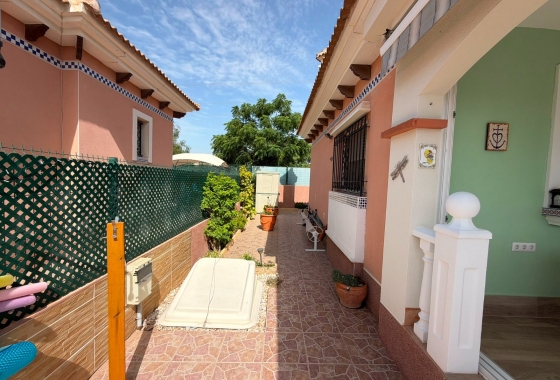 Resale - Villa - Los Montesinos - La Herrada