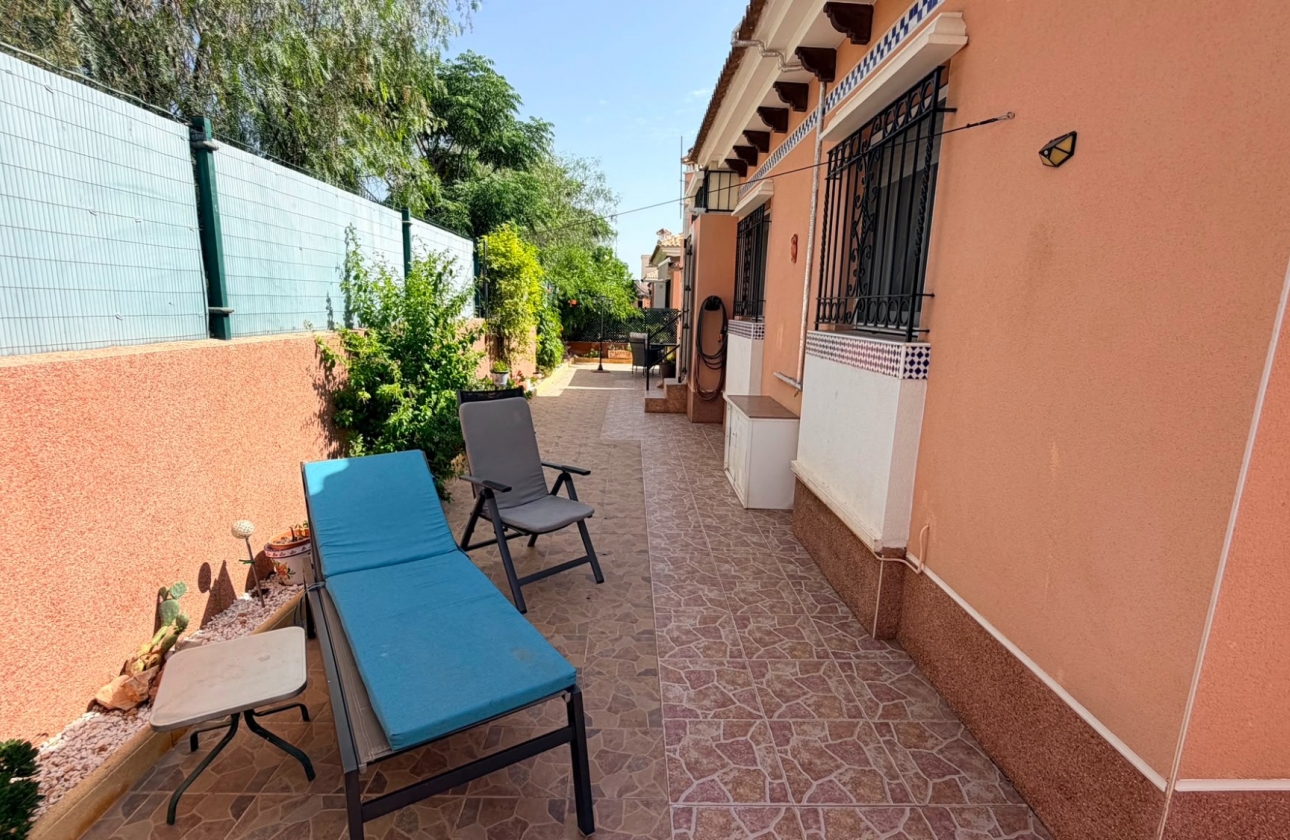 Resale - Villa - Los Montesinos - La Herrada