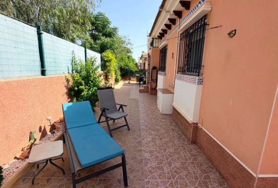Resale - Villa - Los Montesinos - La Herrada