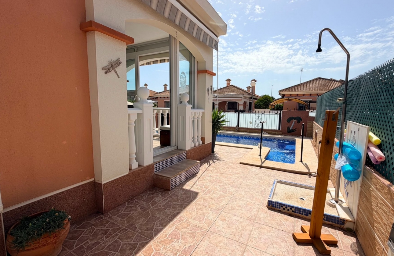 Resale - Villa - Los Montesinos - La Herrada