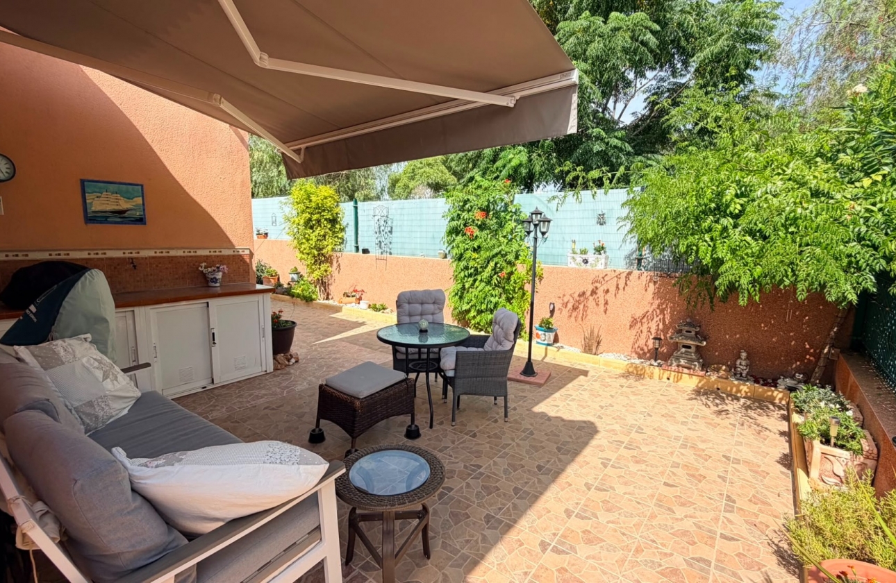 Resale - Villa - Los Montesinos - La Herrada