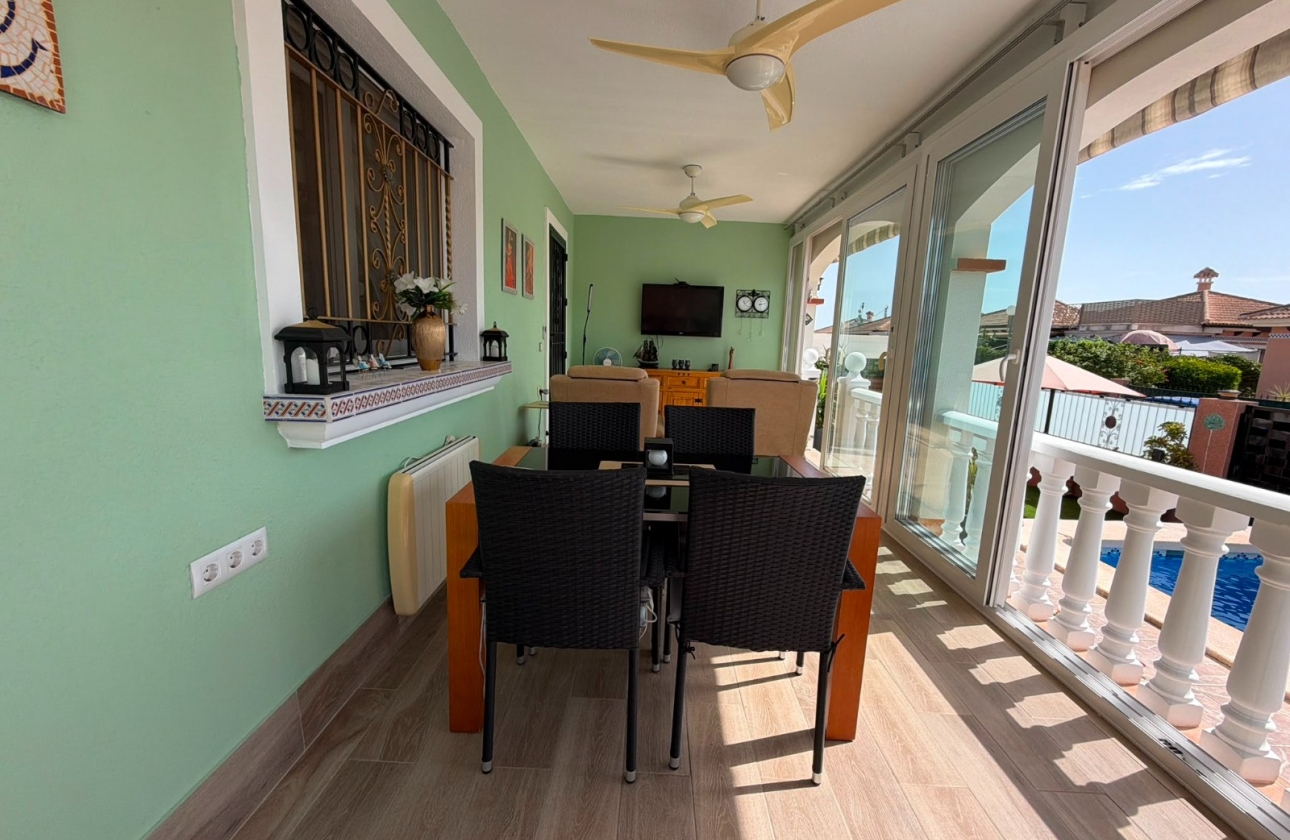 Resale - Villa - Los Montesinos - La Herrada