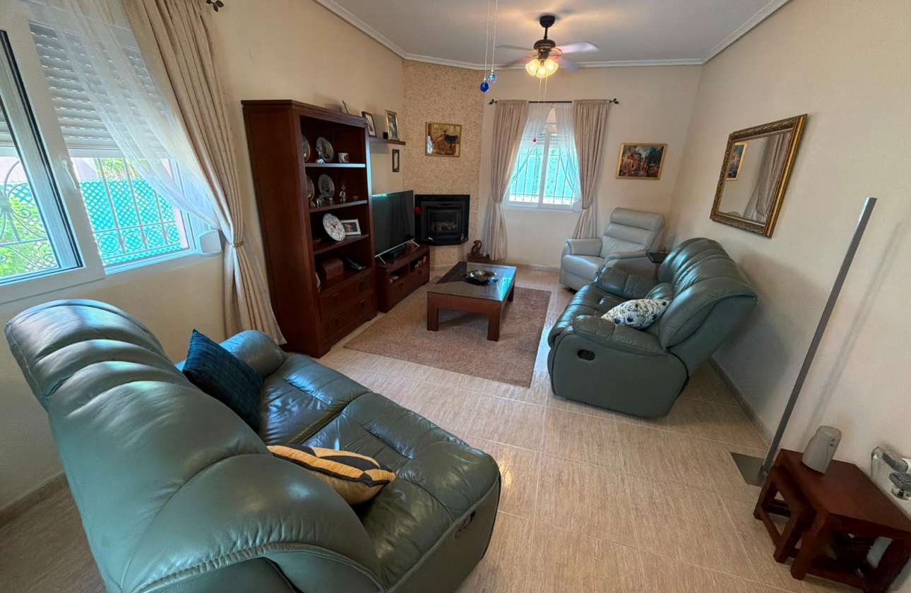 Resale - Villa - Los Montesinos - La Herrada