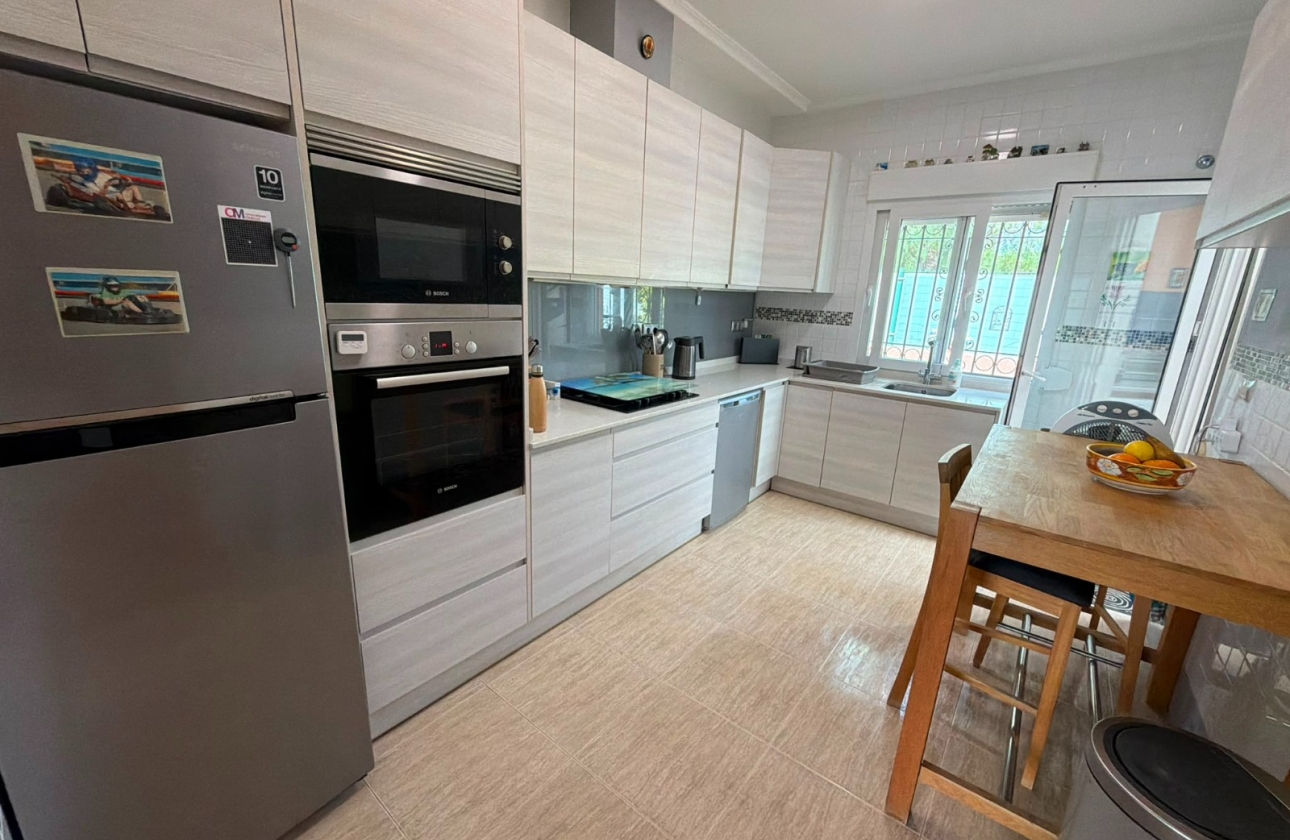 Resale - Villa - Los Montesinos - La Herrada