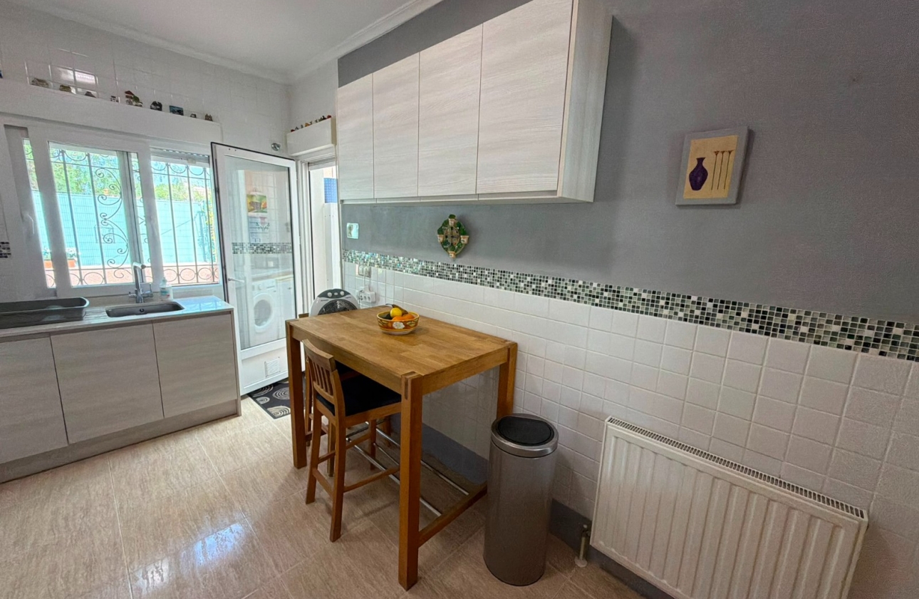Resale - Villa - Los Montesinos - La Herrada