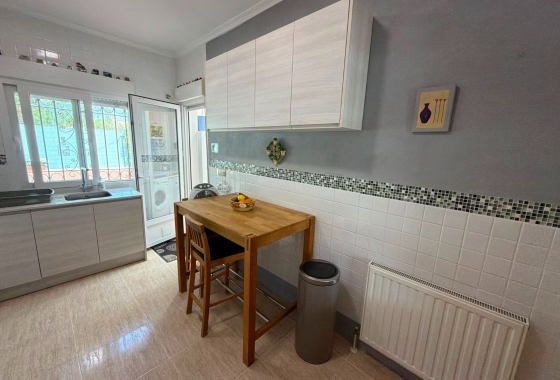 Resale - Villa - Los Montesinos - La Herrada