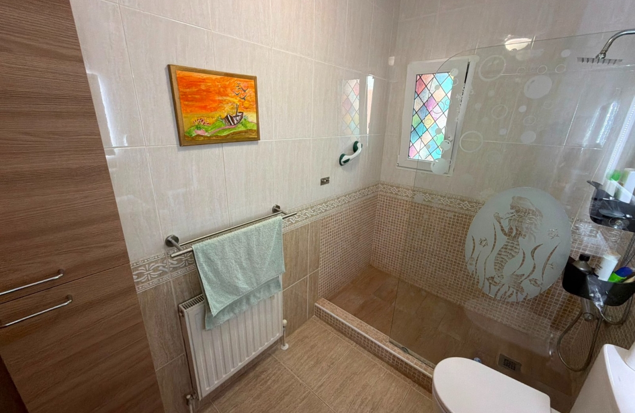 Resale - Villa - Los Montesinos - La Herrada