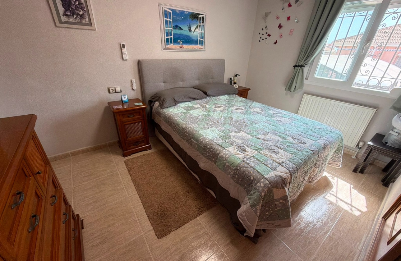 Resale - Villa - Los Montesinos - La Herrada