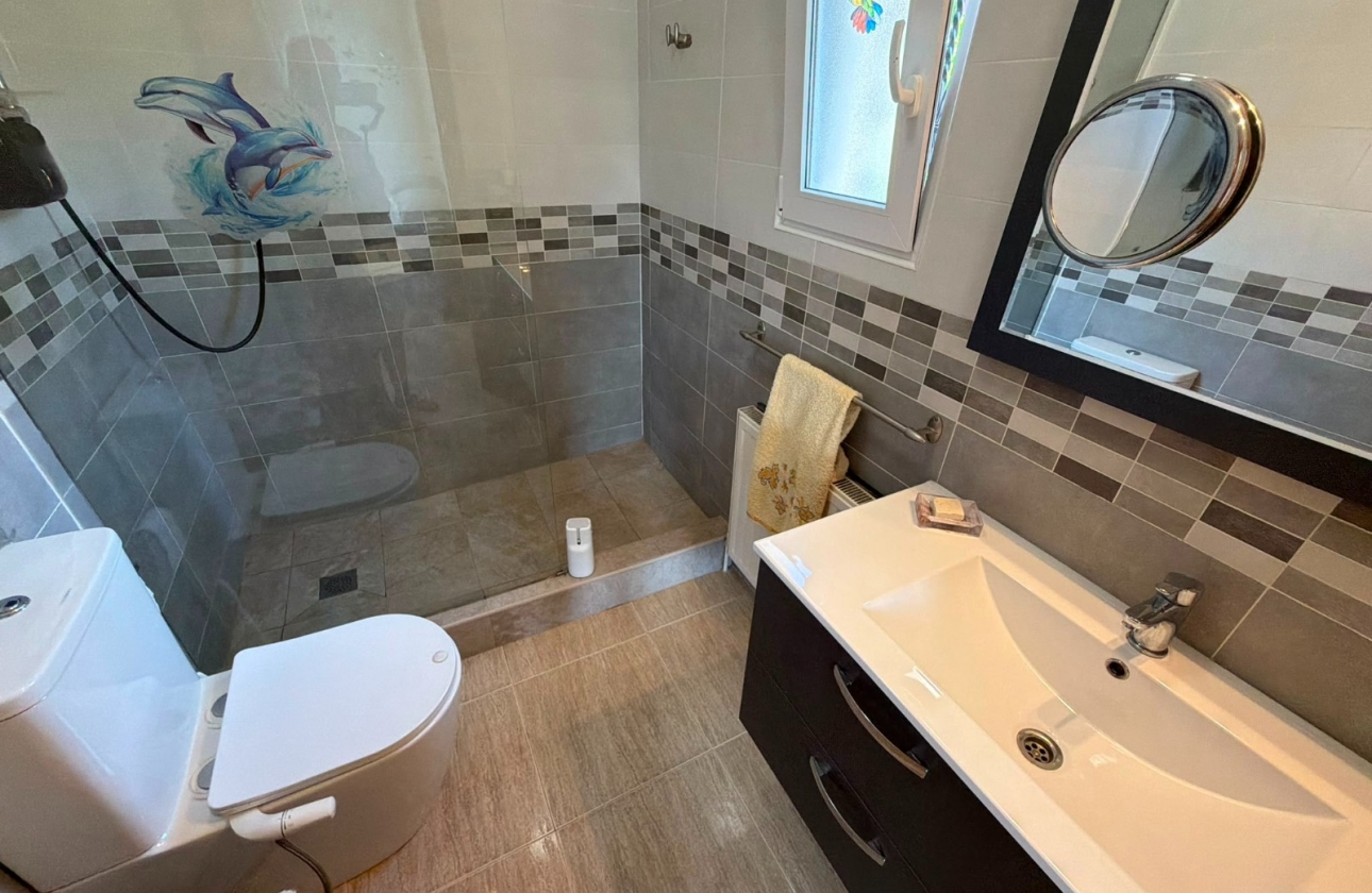 Resale - Villa - Los Montesinos - La Herrada