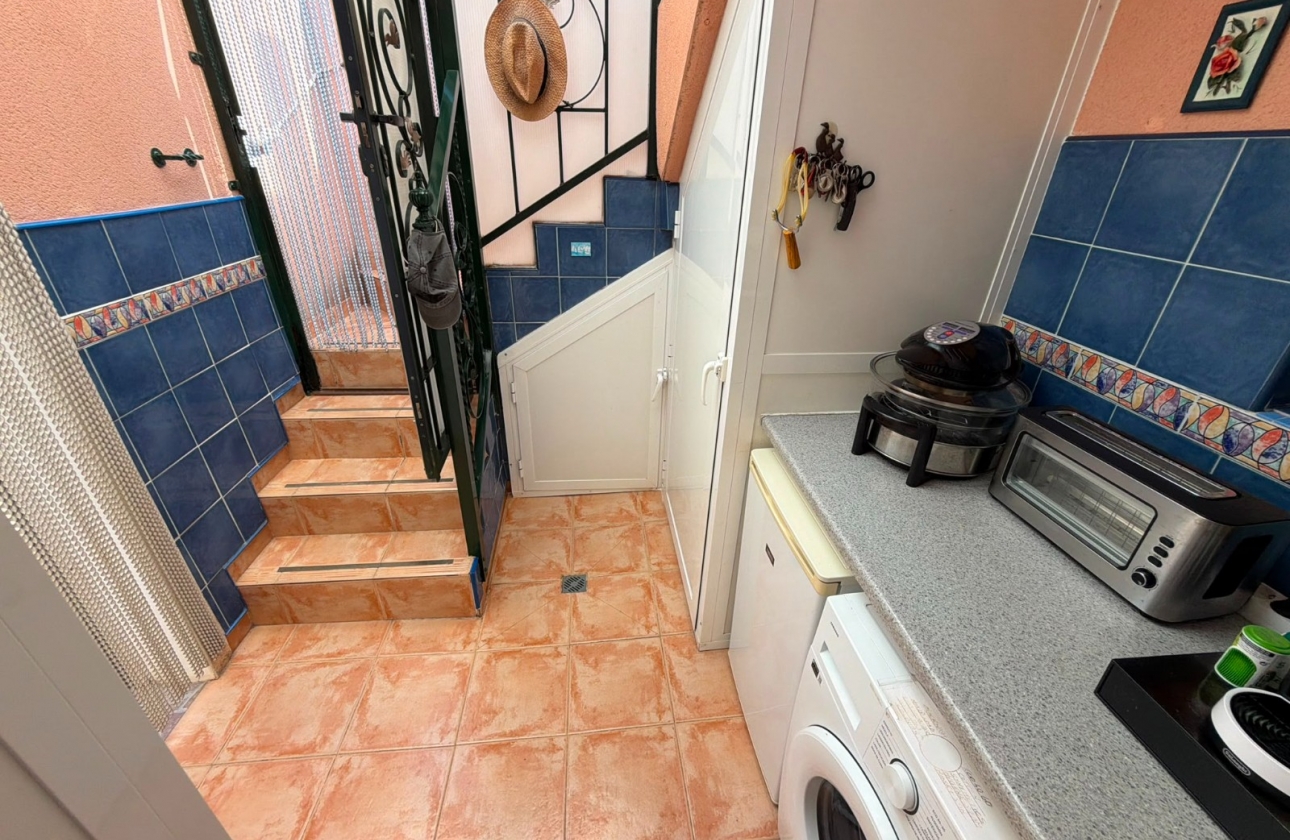 Resale - Villa - Los Montesinos - La Herrada