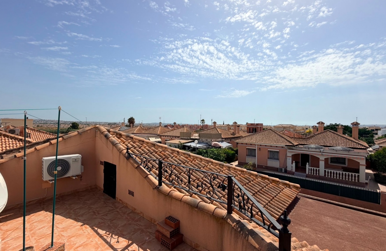 Resale - Villa - Los Montesinos - La Herrada