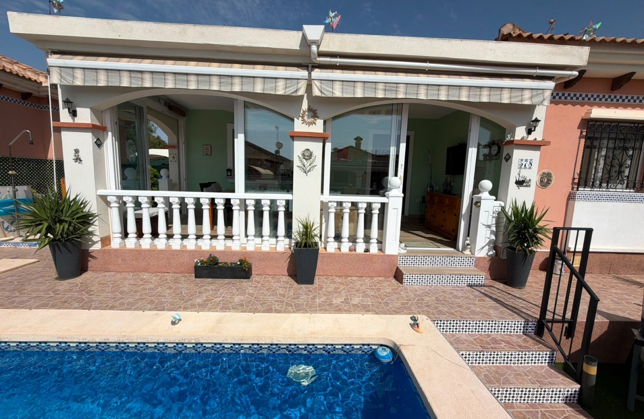 Resale - Villa - Los Montesinos - La Herrada