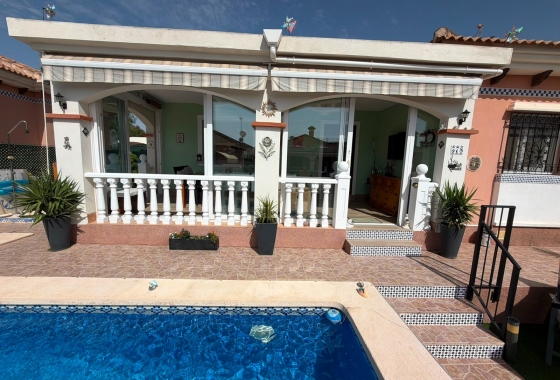 Resale - Villa - Los Montesinos - La Herrada