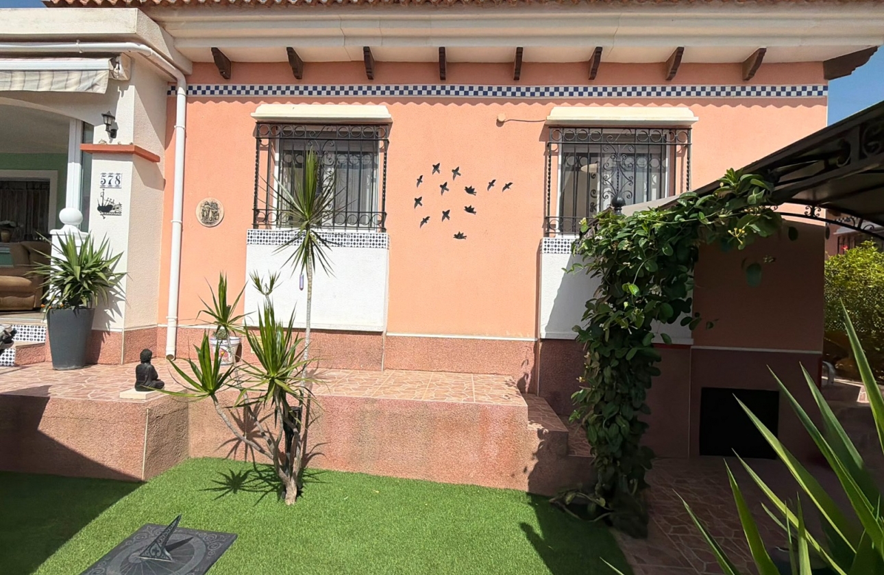 Resale - Villa - Los Montesinos - La Herrada
