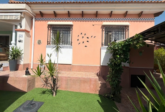 Resale - Villa - Los Montesinos - La Herrada