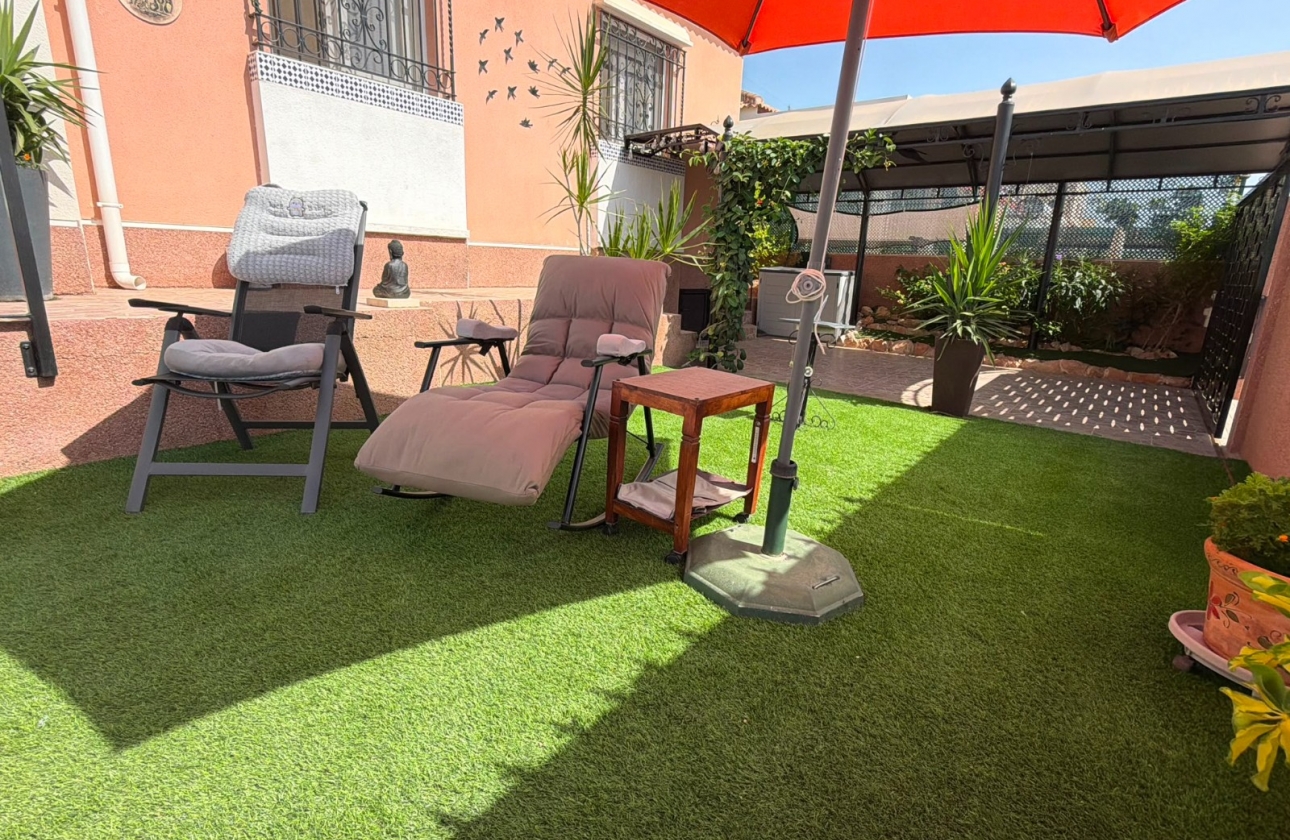 Resale - Villa - Los Montesinos - La Herrada