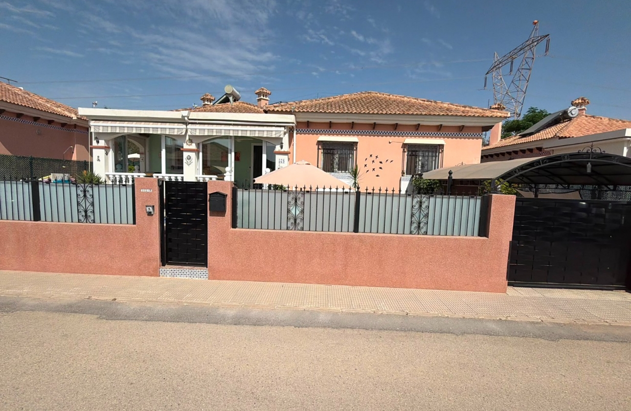 Resale - Villa - Los Montesinos - La Herrada