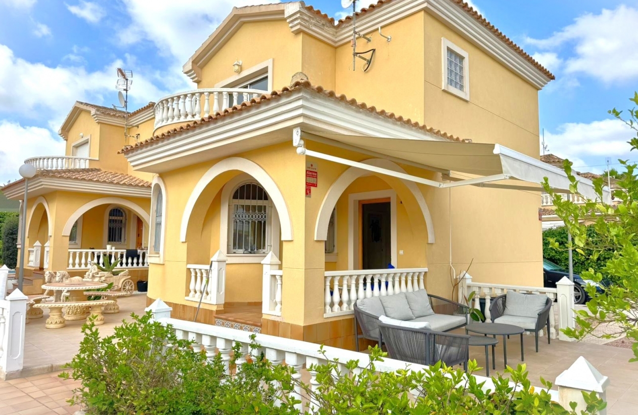 Resale - Villa - Orihuela Costa - Villamartín