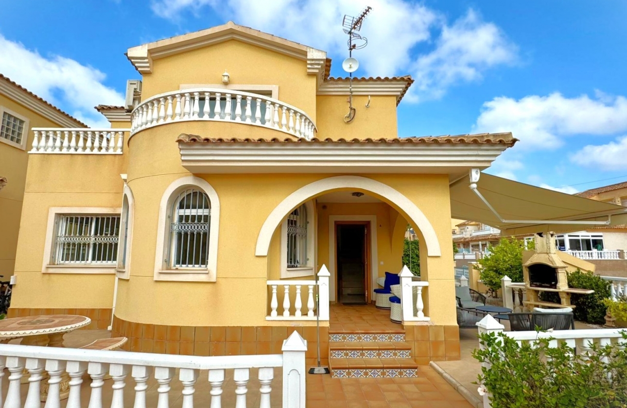 Resale - Villa - Orihuela Costa - Villamartín