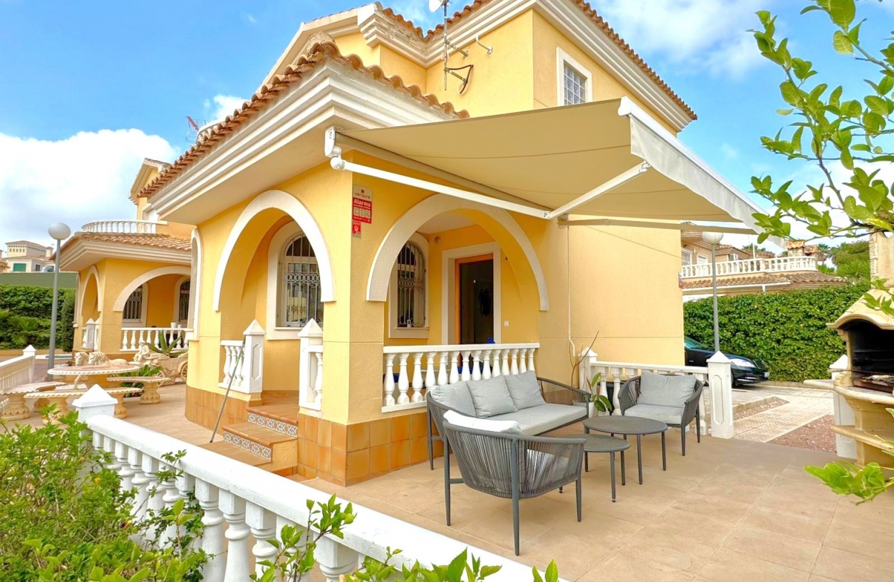 Resale - Villa - Orihuela Costa - Villamartín