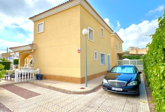 Resale - Villa - Orihuela Costa - Villamartín