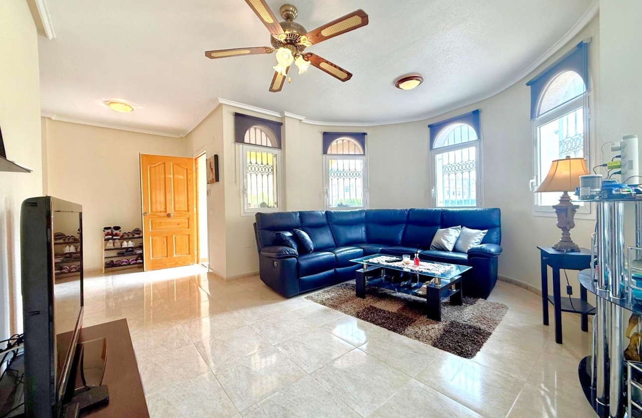 Resale - Villa - Orihuela Costa - Villamartín