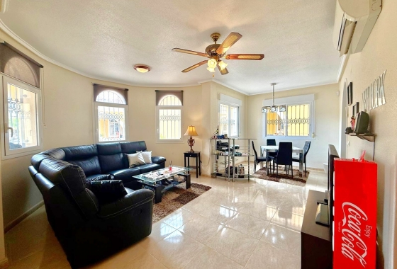 Resale - Villa - Orihuela Costa - Villamartín