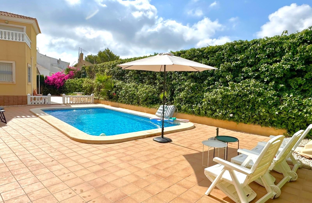 Resale - Villa - Orihuela Costa - Villamartín