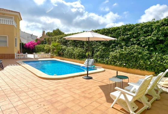 Resale - Villa - Orihuela Costa - Villamartín