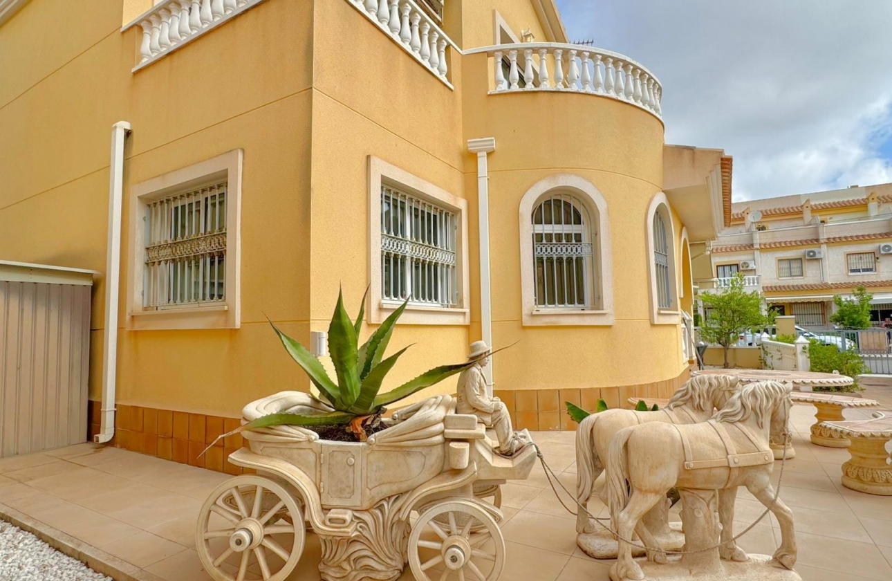 Resale - Villa - Orihuela Costa - Villamartín