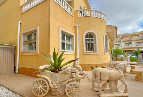 Resale - Villa - Orihuela Costa - Villamartín