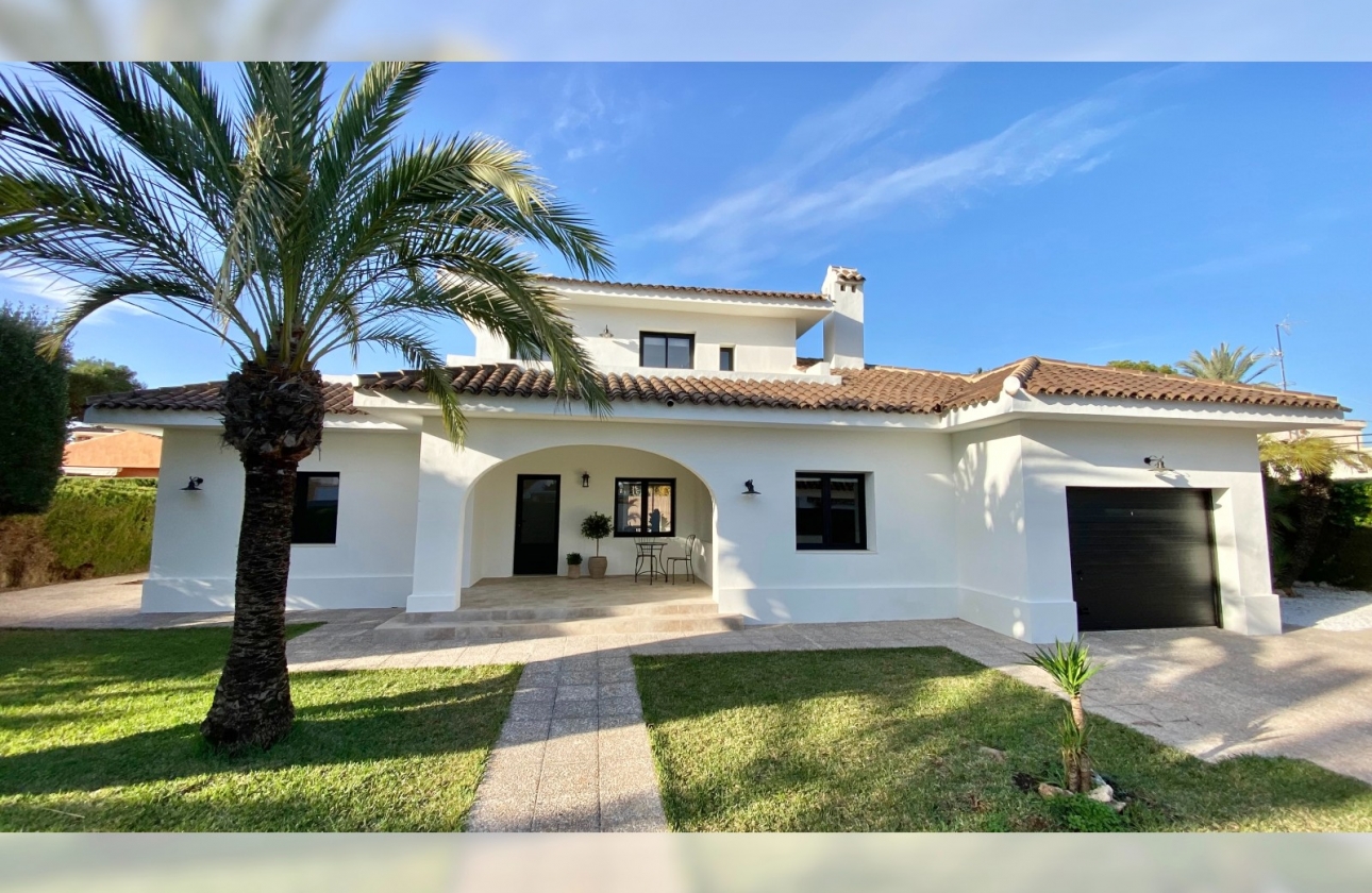 Resale - Villa - Cabo Roig