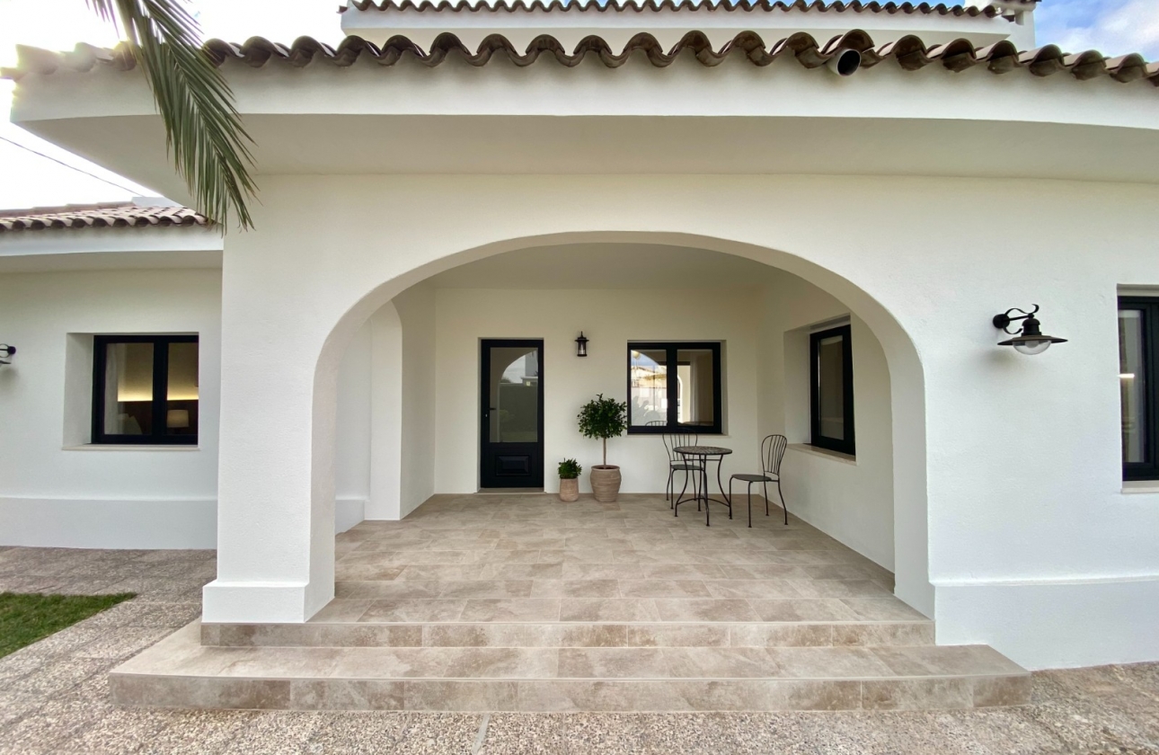 Resale - Villa - Cabo Roig