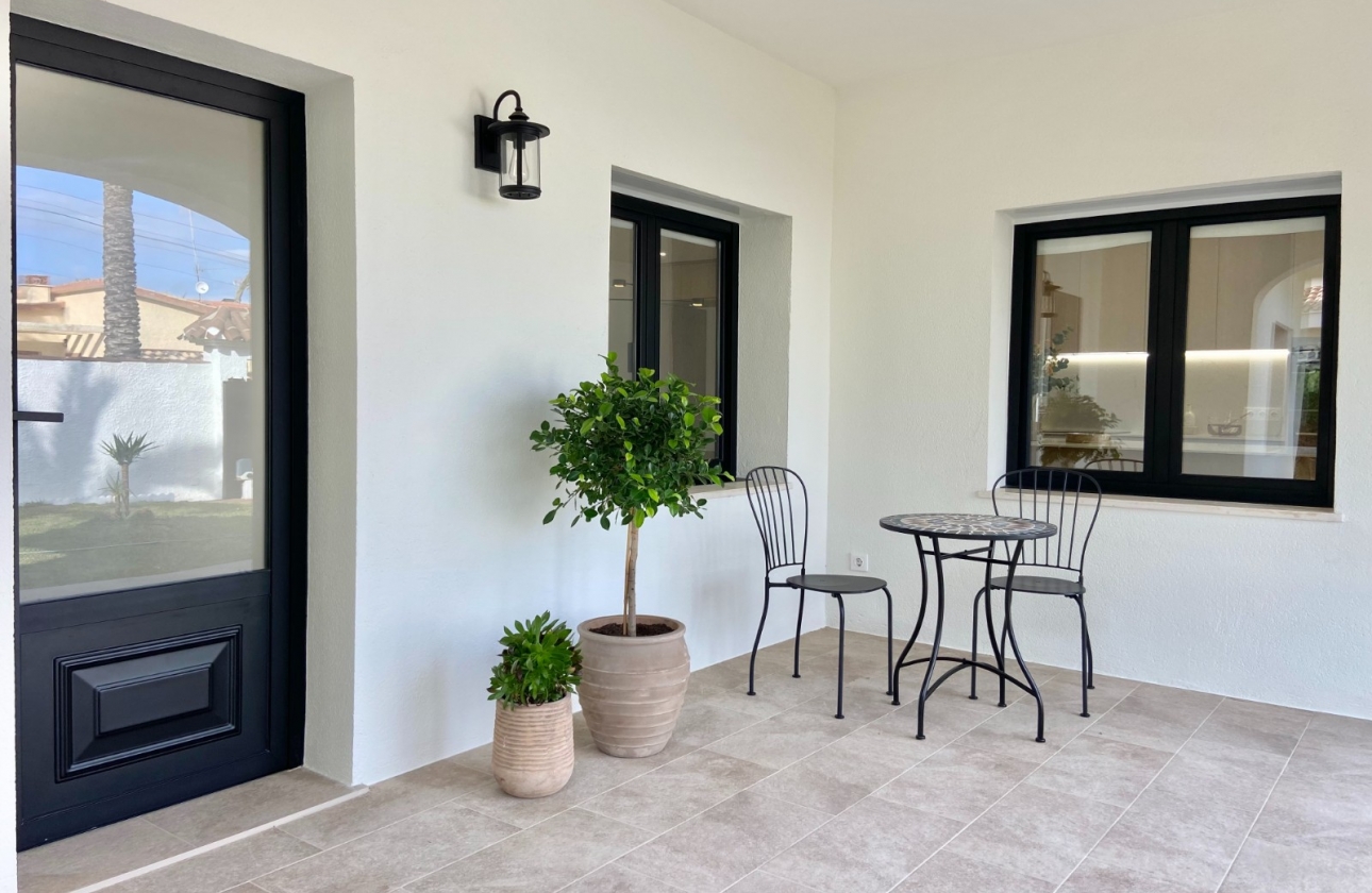 Resale - Villa - Cabo Roig