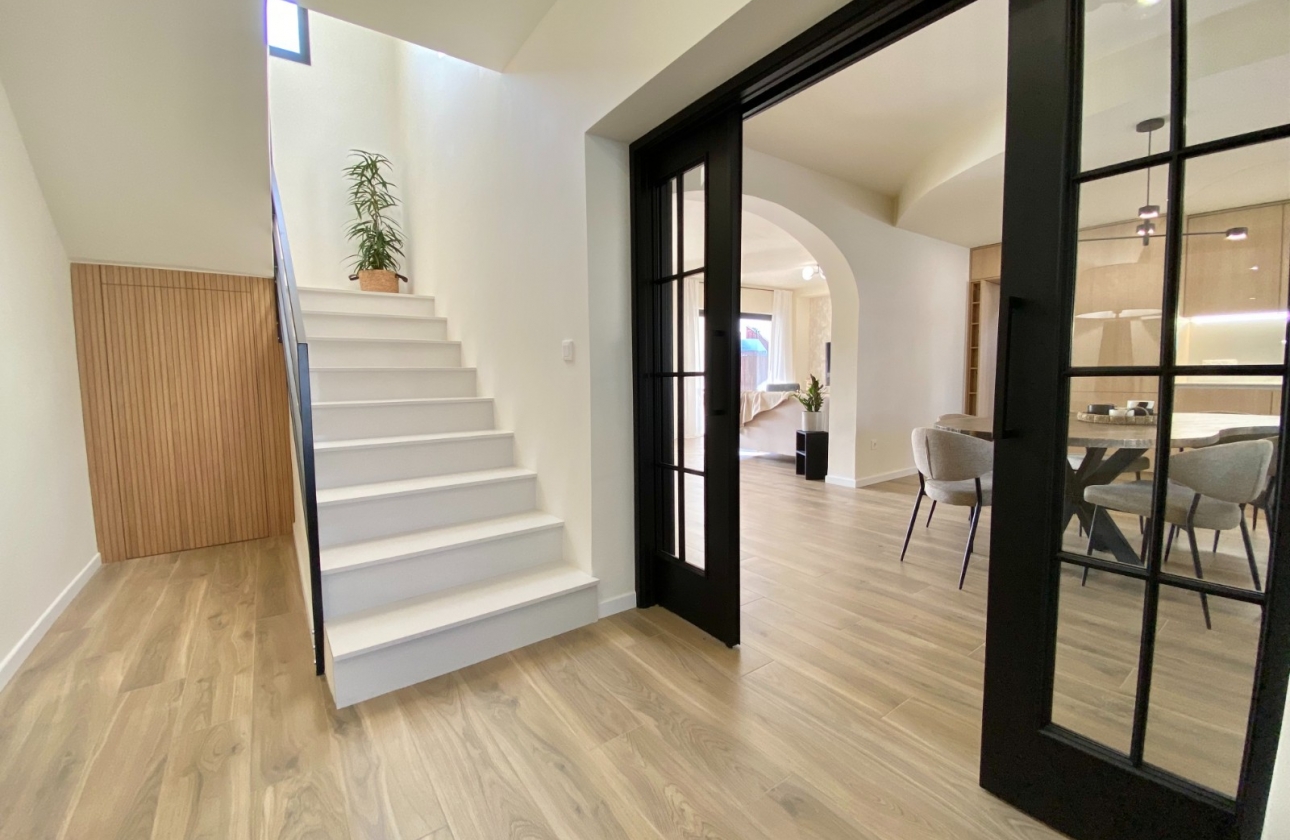 Resale - Villa - Cabo Roig