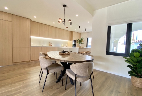 Resale - Villa - Cabo Roig