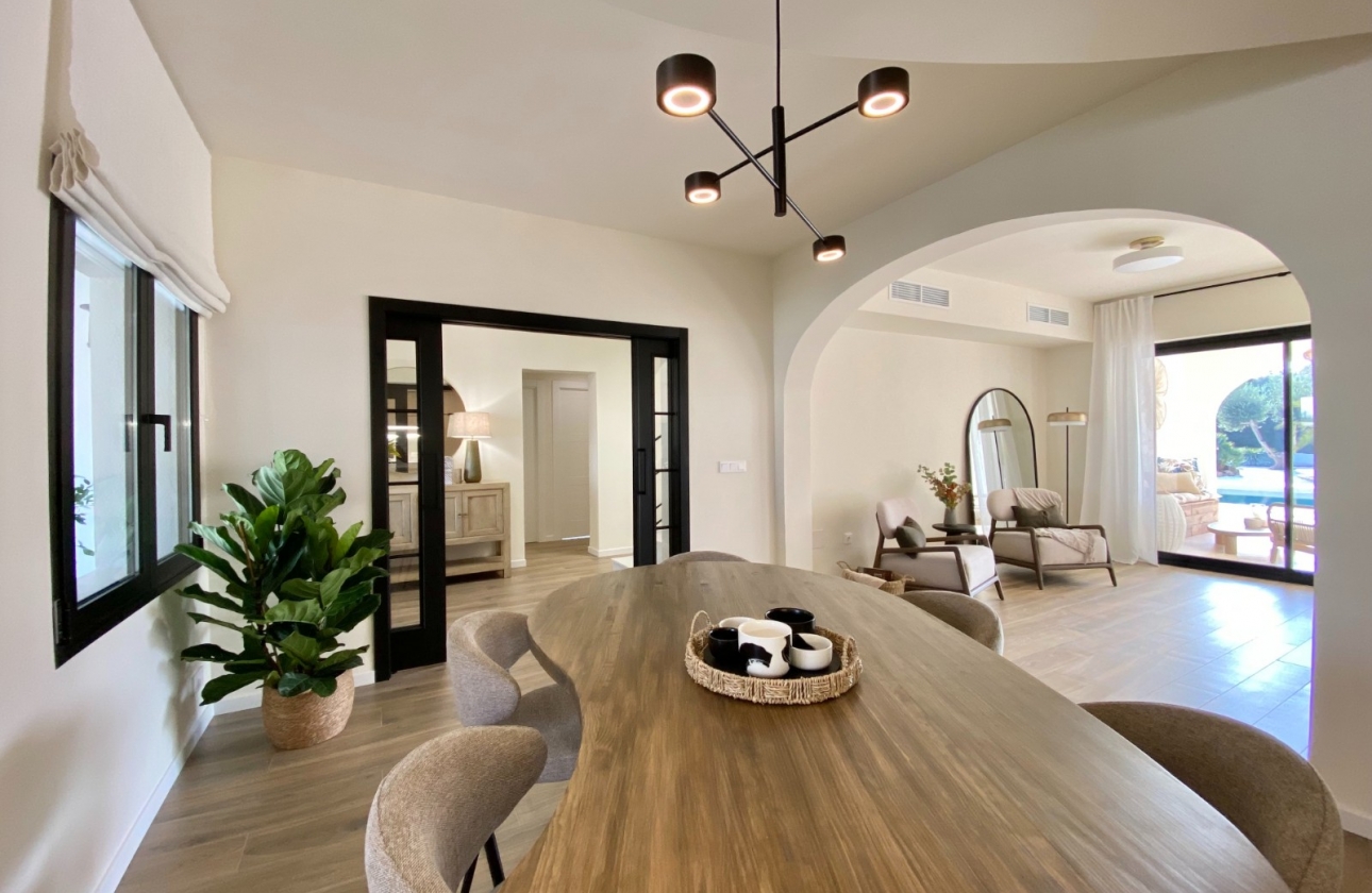 Resale - Villa - Cabo Roig