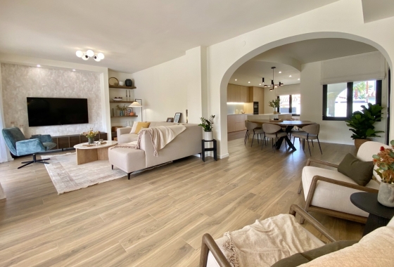 Resale - Villa - Cabo Roig