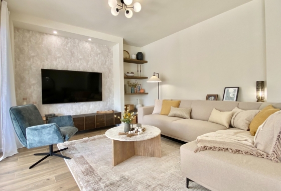 Resale - Villa - Cabo Roig