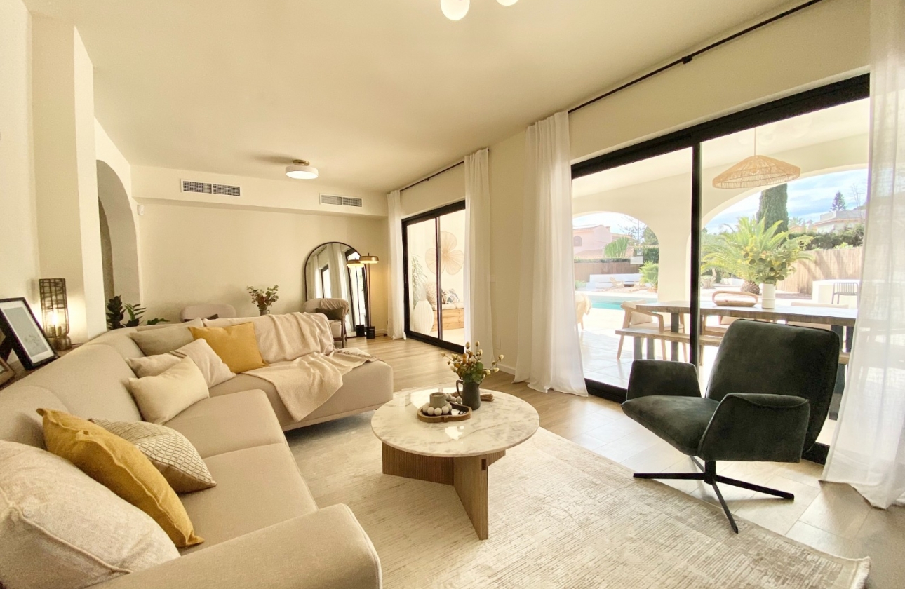 Resale - Villa - Cabo Roig