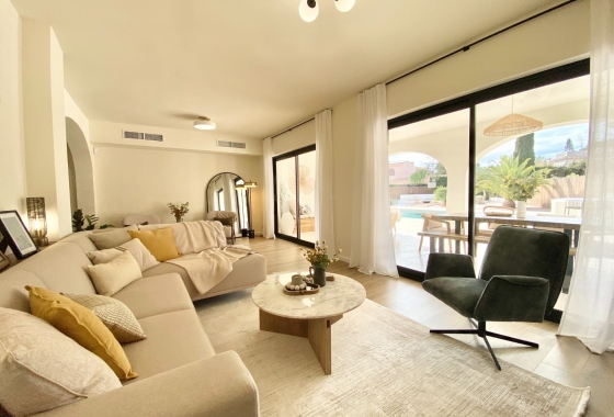 Resale - Villa - Cabo Roig